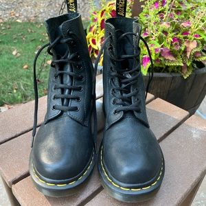 Dr. Martens 1460 Pascal Boots-black leather